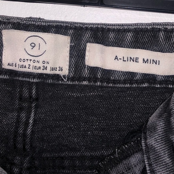 • COTTON ON MINI DENIM SKIRT • - Picture 3 of 3